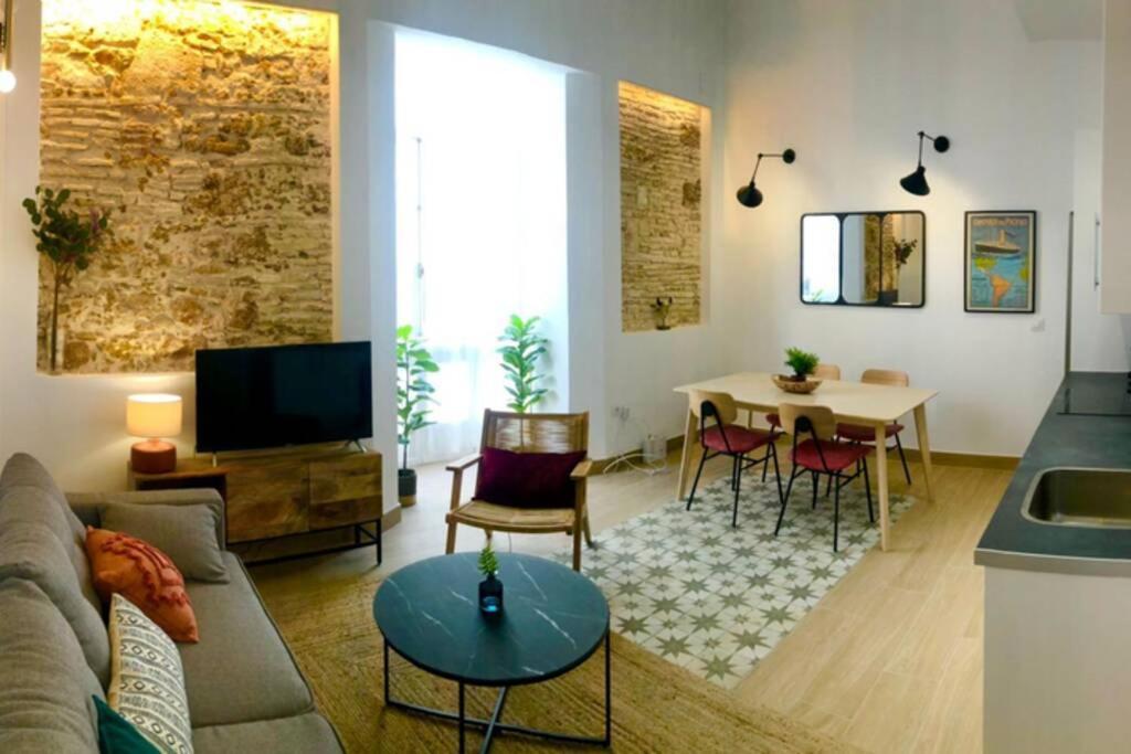 Gatu Premium Villa Libertad, Preferente Mayores De 25 Anos Y Familias Кадис Екстериор снимка