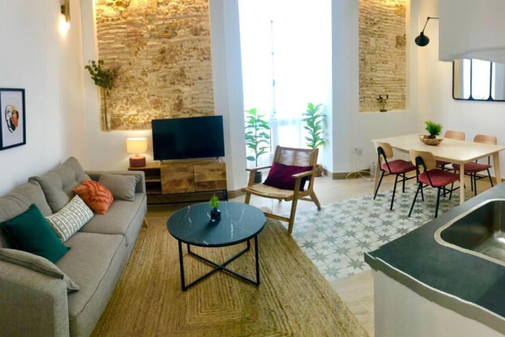 Gatu Premium Villa Libertad, Preferente Mayores De 25 Anos Y Familias Кадис Екстериор снимка